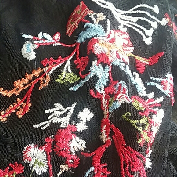 TORRID FLORAL EMBROIDERED MESH TOP - Picture 4 of 5